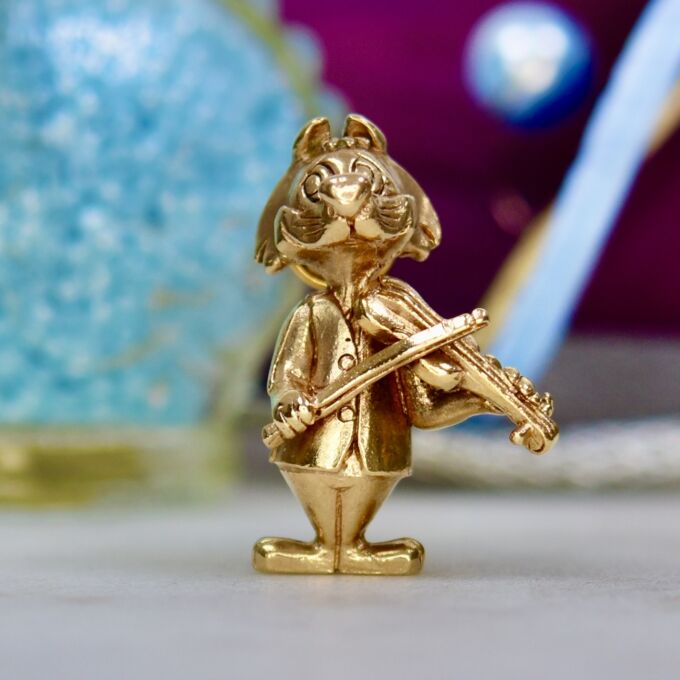 Top Cat Choo Choo Pendant in 9ct Gold