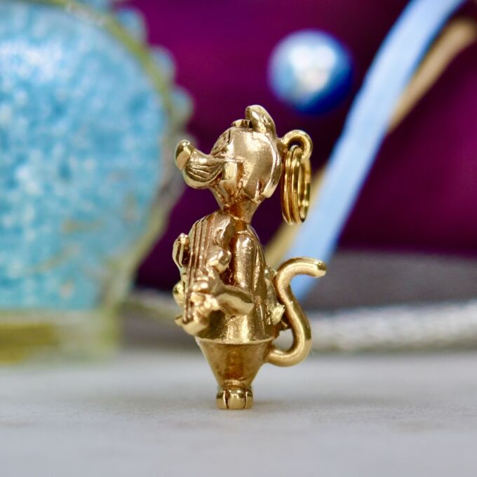 Top Cat Choo Choo Pendant in 9ct Gold