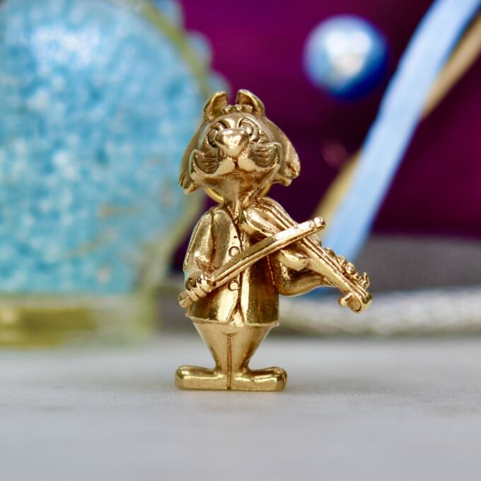 Top Cat Choo Choo Pendant in 9ct Gold