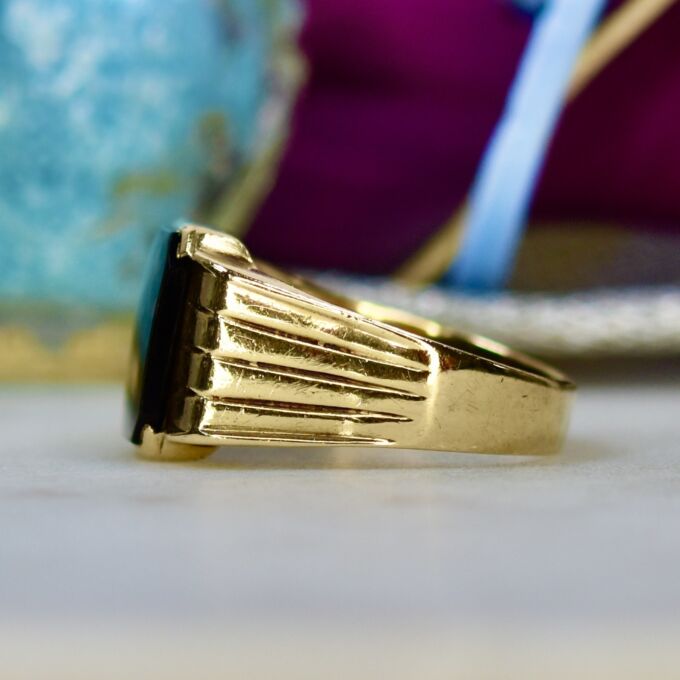 Big Onyx Signet Ring in 9ct Gold