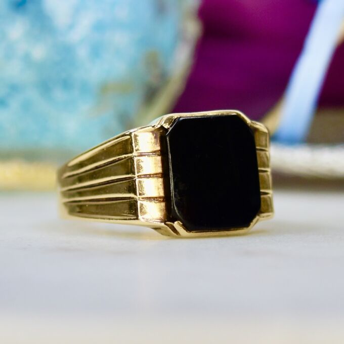Big Onyx Signet Ring in 9ct Gold