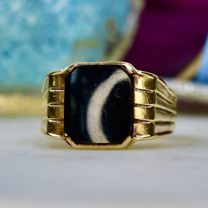 Big Onyx Signet Ring in 9ct Gold