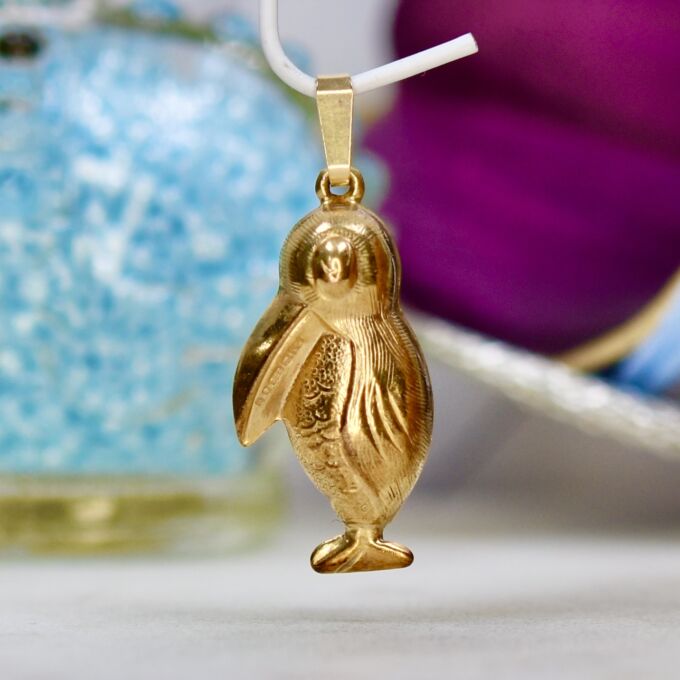 Toucan Bird Pendant in 9ct Gold