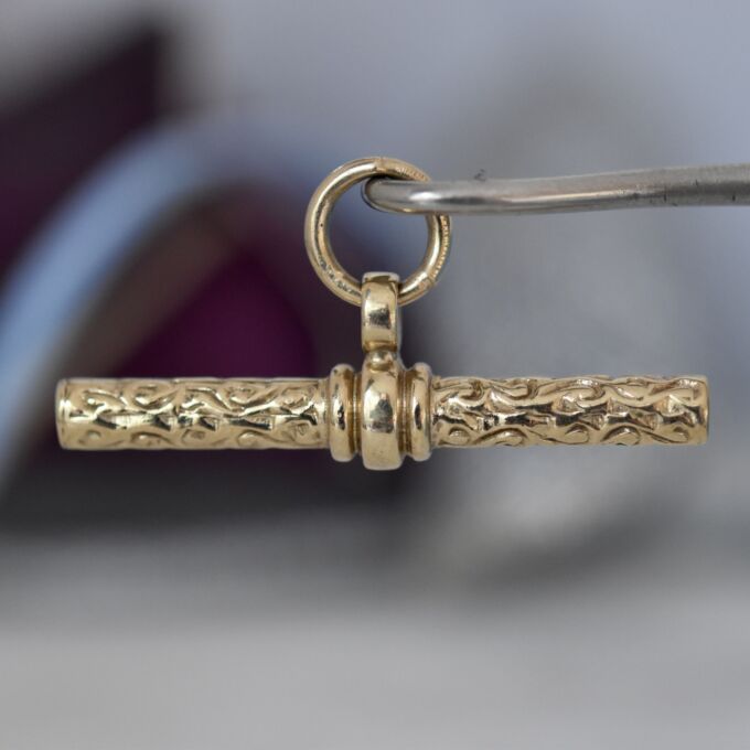 Ornate Chunky T Bar in 9ct Gold