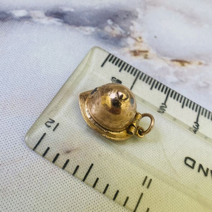 Opening Police Helmet Charm Pendant in 9ct Gold