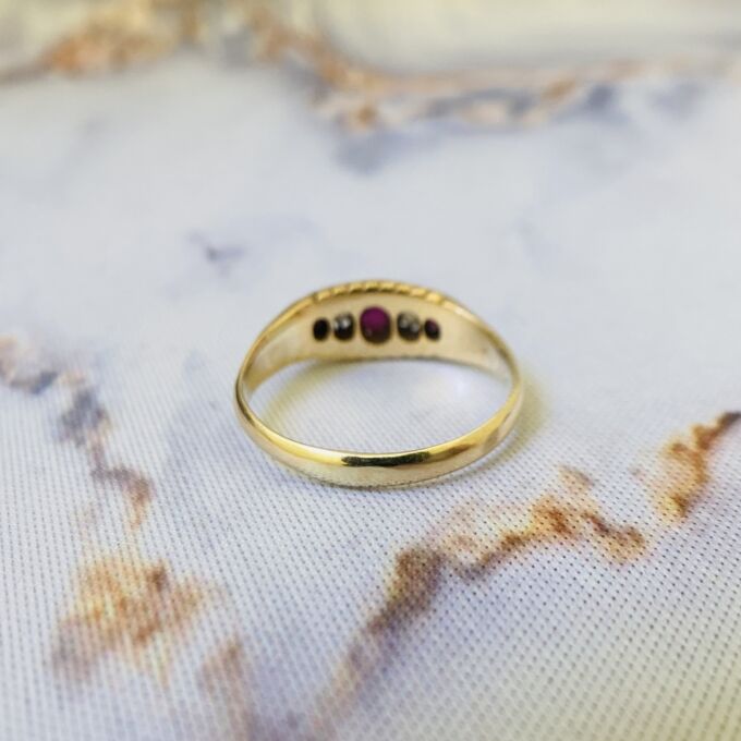 Antique Ruby & Diamond Ring in 18ct Gold