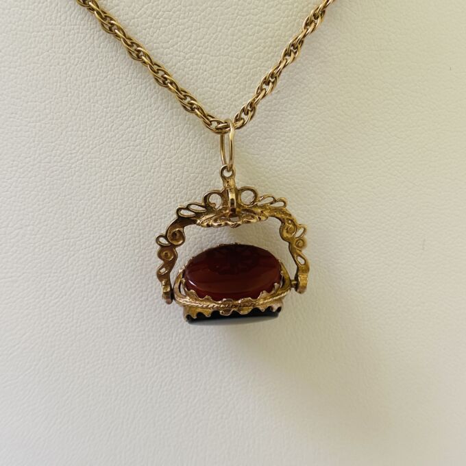 Three Stone Spinner Fob Pendant in 9ct Gold