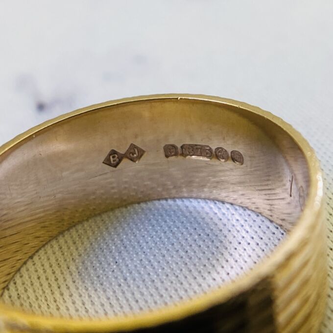 Diamond Cut Geometric Band Ring in 9ct Gold