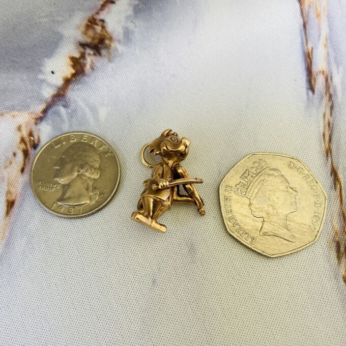 Top Cat Choo Choo Pendant in 9ct Gold