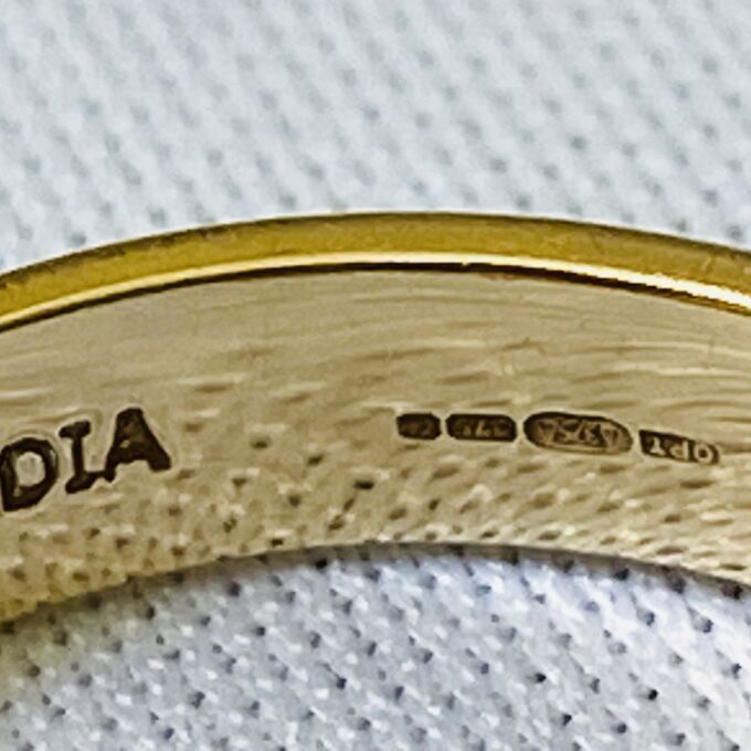 Secret Message Diamond ring in 9ct Gold