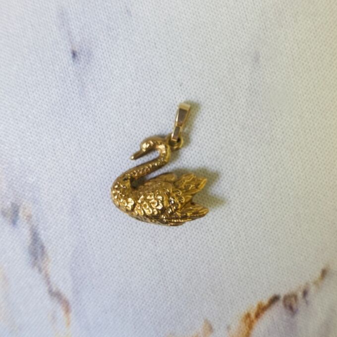 Swan Charm Pendant in 9ct Gold