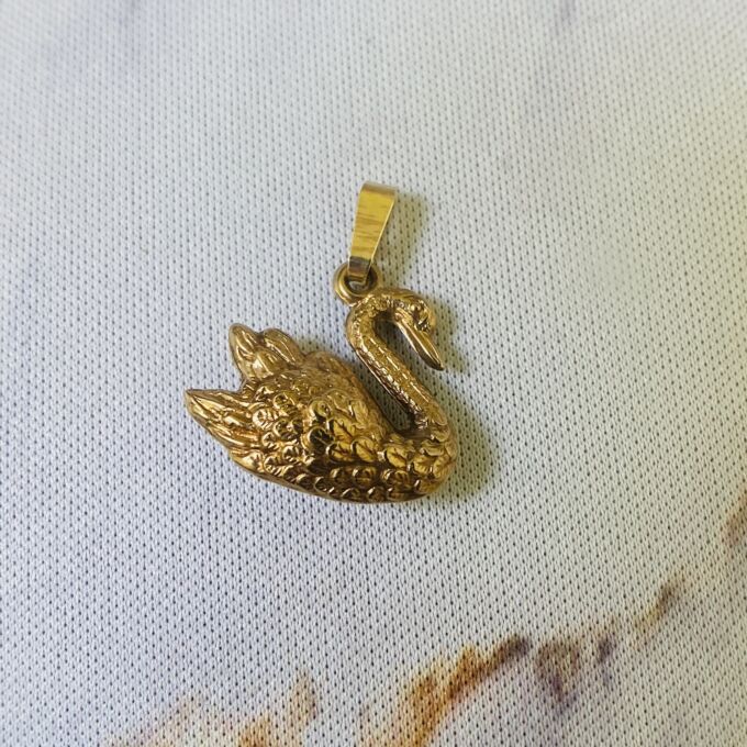 Swan Charm Pendant in 9ct Gold