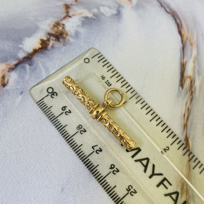 Ornate Chunky T Bar in 9ct Gold