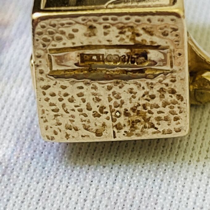 Phone Box Pendant in 9ct Gold