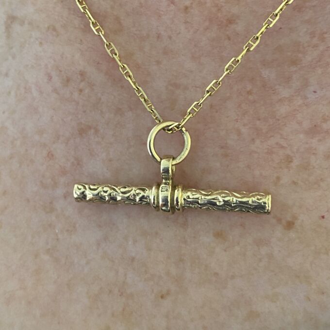 Ornate Chunky T Bar in 9ct Gold
