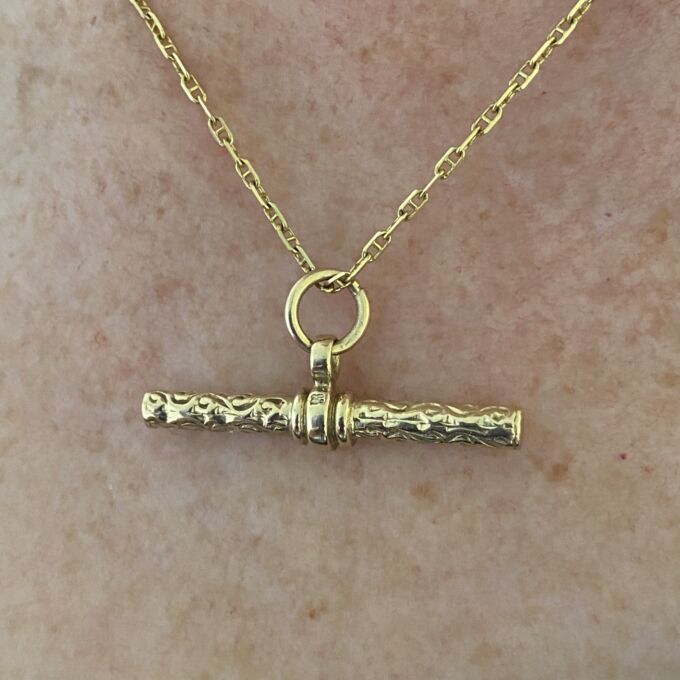 Ornate Chunky T Bar in 9ct Gold