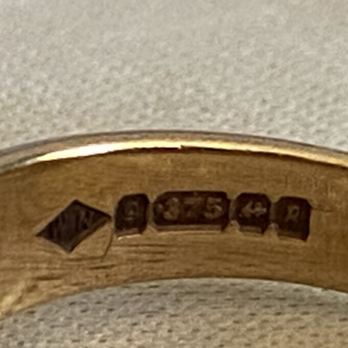 Buckle Ring in 9ct Gold