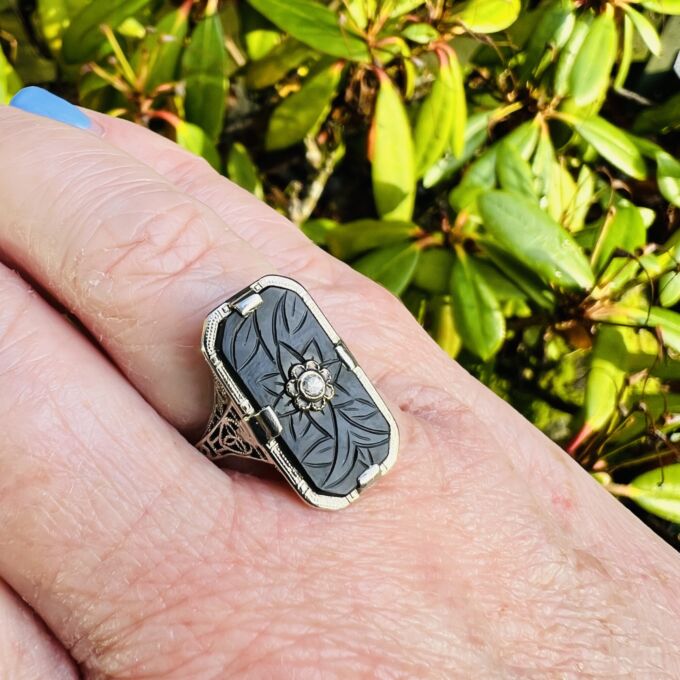 Carved Onyx Diamond Filigree Ring in 9ct Gold