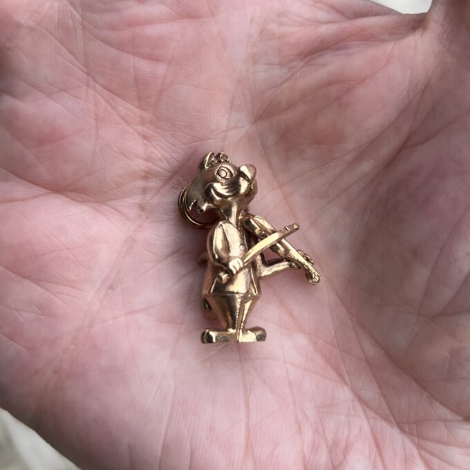 Top Cat Choo Choo Pendant in 9ct Gold