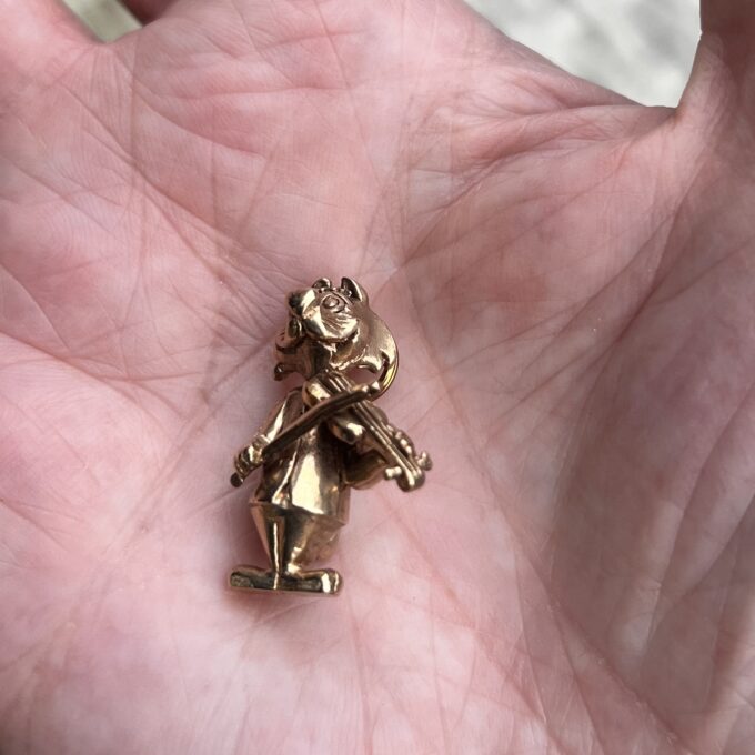 Top Cat Choo Choo Pendant in 9ct Gold