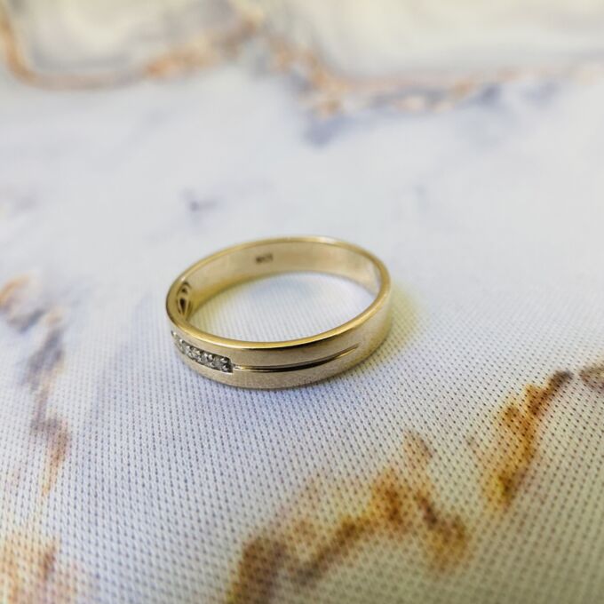 Secret Message Diamond ring in 9ct Gold