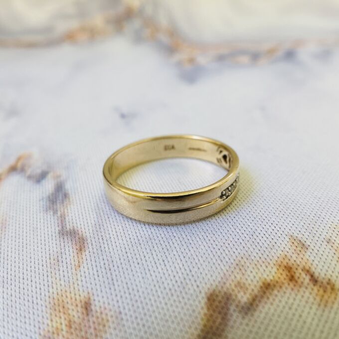 Secret Message Diamond ring in 9ct Gold