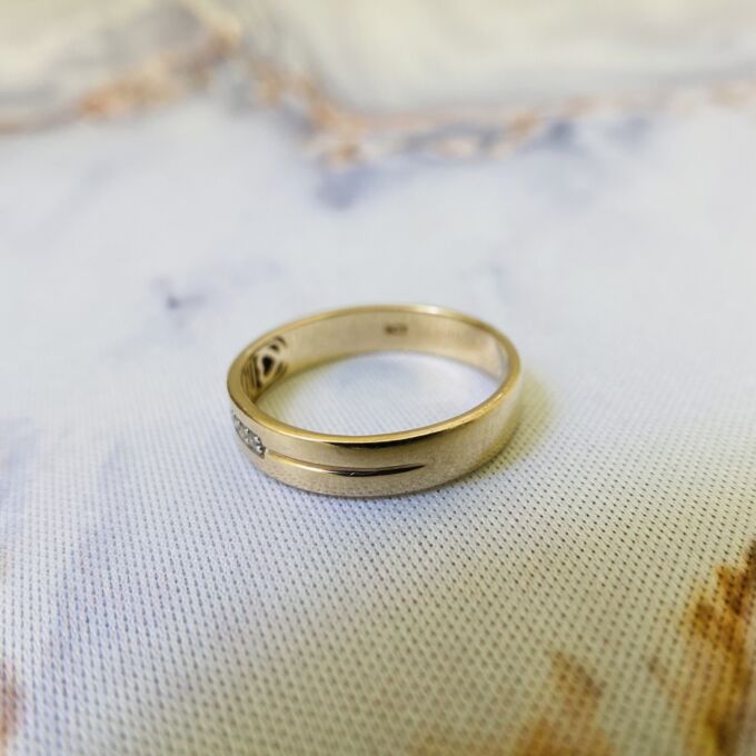 Secret Message Diamond ring in 9ct Gold