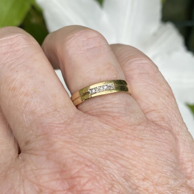 Secret Message Diamond ring in 9ct Gold