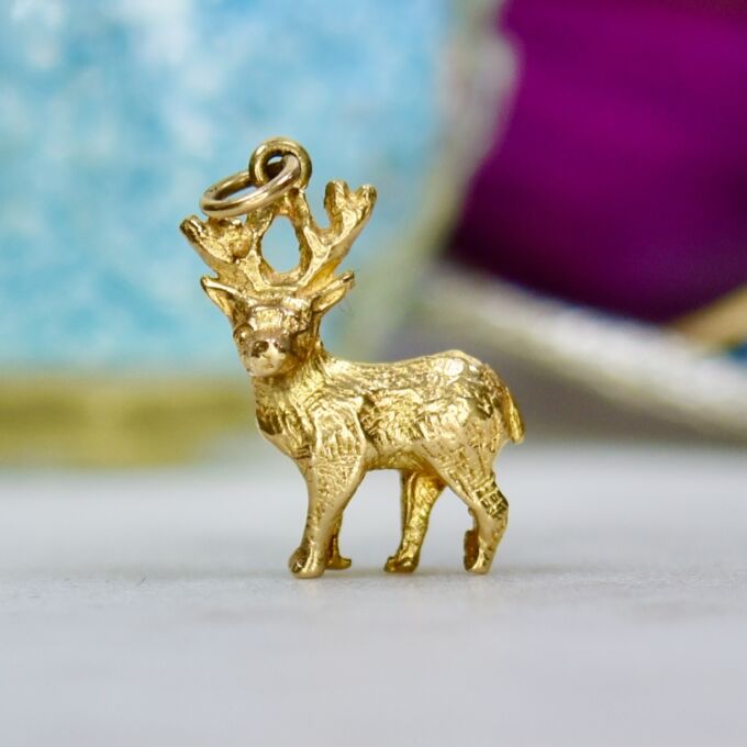 Stag Pendant in 9ct Gold