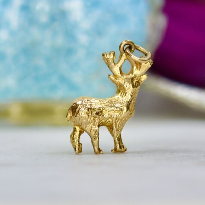 Stag Pendant in 9ct Gold