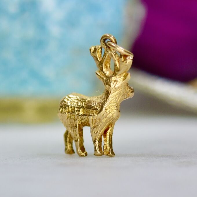 Stag Pendant in 9ct Gold