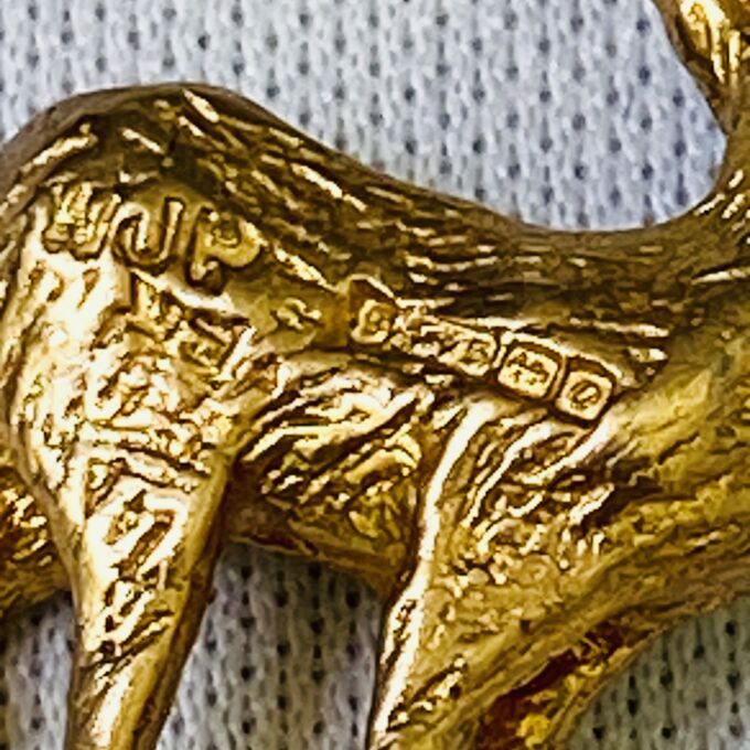 Stag Pendant in 9ct Gold