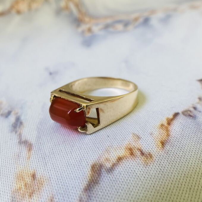 Carnelian ring in 9ct Gold