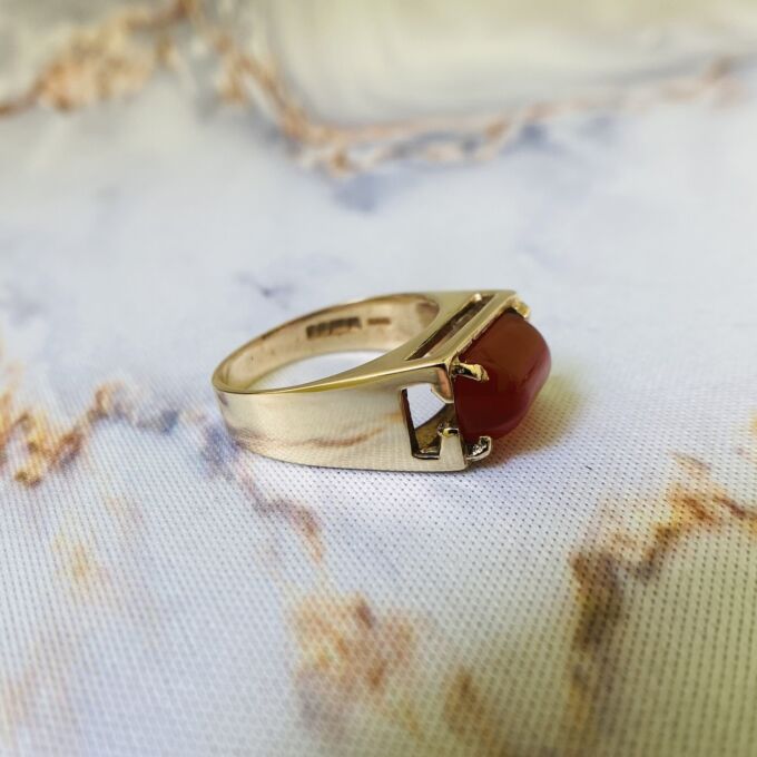 Carnelian ring in 9ct Gold