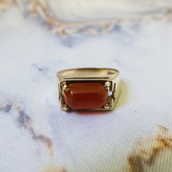 Carnelian ring in 9ct Gold