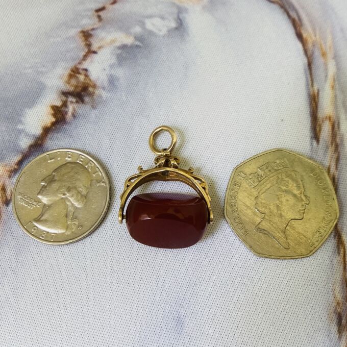 Carnelian Swivel Fob Pendant in 9ct Gold