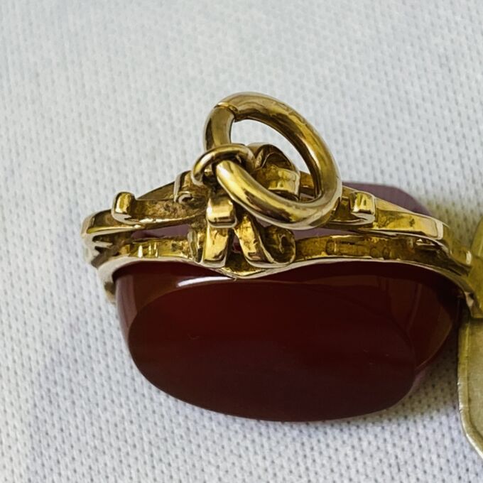 Carnelian Swivel Fob Pendant in 9ct Gold