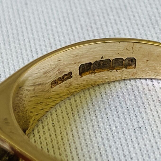 Carnelian ring in 9ct Gold