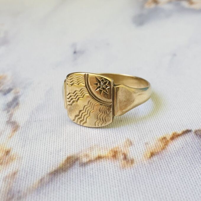 Sunray Signet Ring in 9ct Gold