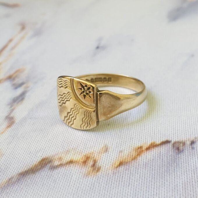 Sunray Signet Ring in 9ct Gold