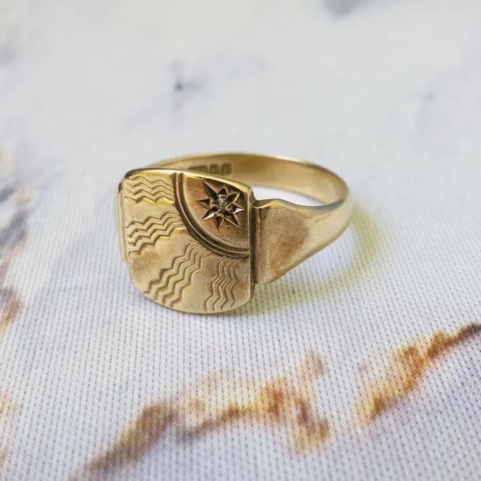 Sunray Signet Ring in 9ct Gold