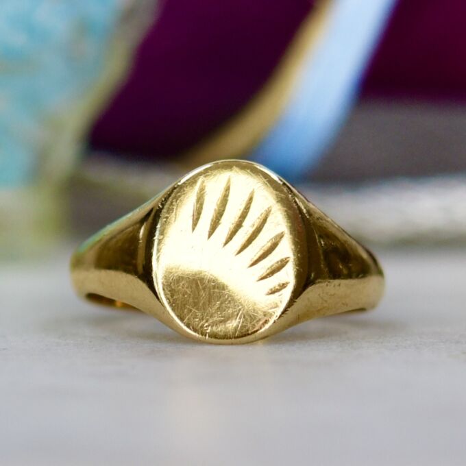 Sun Ray Signet Ring in 9ct Gold