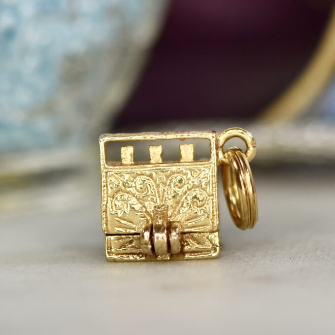 Vintage Cash Register Charm Pendant in 9ct Gold