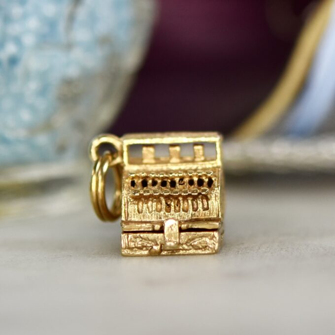Vintage Cash Register Charm Pendant in 9ct Gold