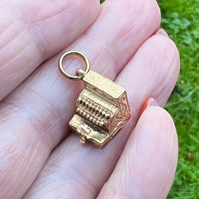 Vintage Cash Register Charm Pendant in 9ct Gold