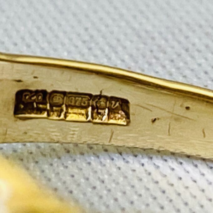 Buckle & Keeper Ring in 9ct Gold