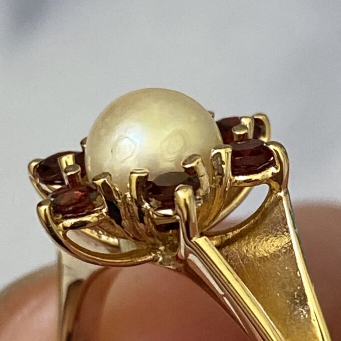 Pearl and Garnet Ring in 9ct Gold