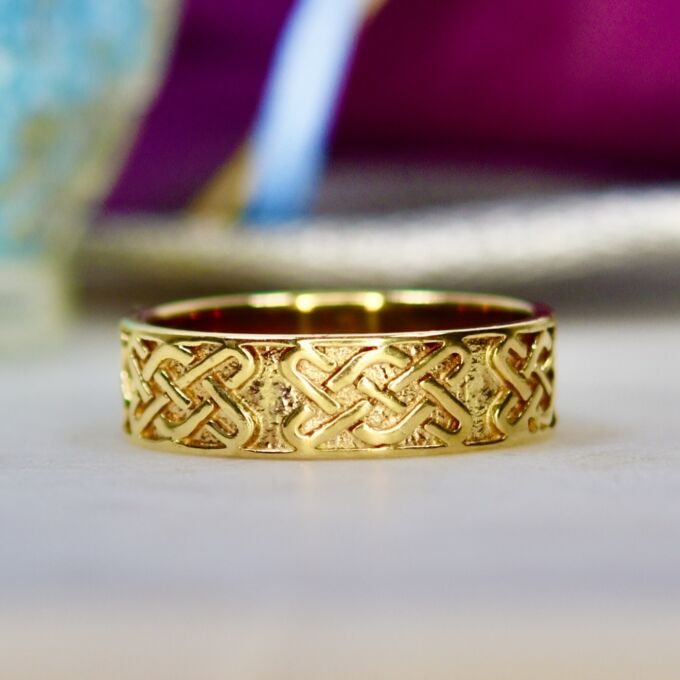 Celtic Knot Band Ring in 9ct Gold