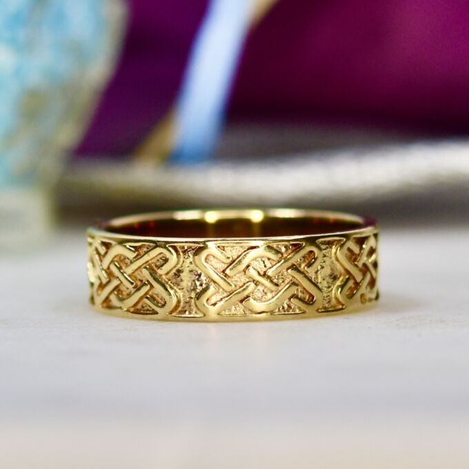 Celtic Knot Band Ring in 9ct Gold