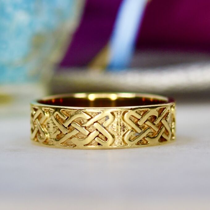 Celtic Knot Band Ring in 9ct Gold
